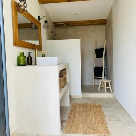Exceptionnelle Petite Maison Avec Piscine Privee Aux Portes D'arles Ferienhaus *