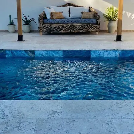 Exceptionnelle Petite Maison Avec Piscine Privee Aux Portes D'arles