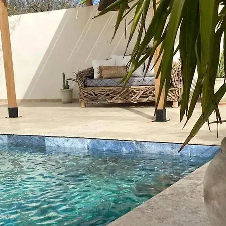 Exceptionnelle Petite Maison Avec Piscine Privee Aux Portes D'arles Ferienhaus