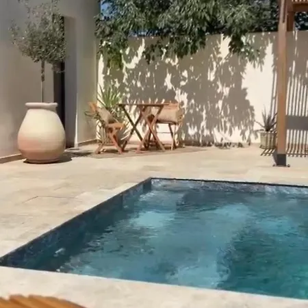 Exceptionnelle Petite Maison Avec Piscine Privee Aux Portes D'arles * Fourques (Gard)