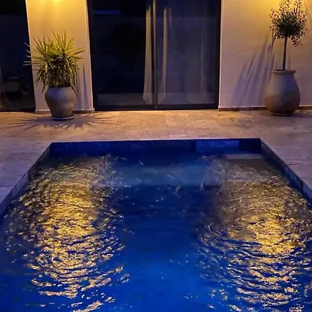 Exceptionnelle Petite Maison Avec Piscine Privee Aux Portes D'arles